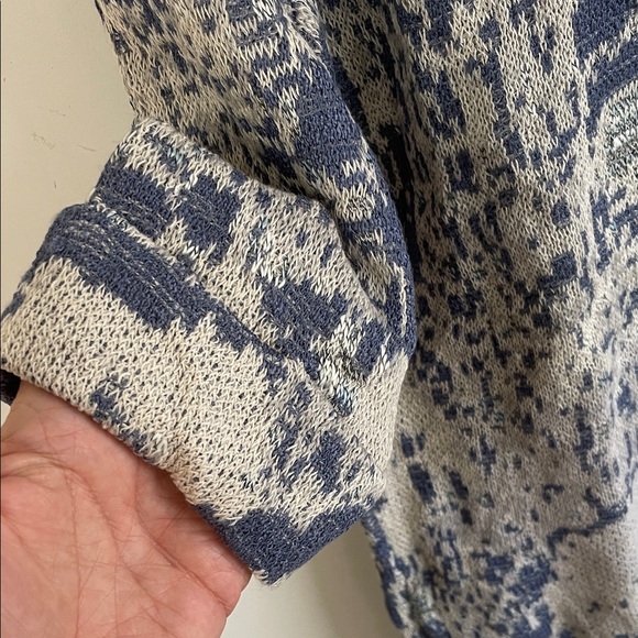 NWT Nic + Zoe Abstract Blue and Cream V-neck Cuffed Short Sleeve Sweater XS - Picture 7 of 10